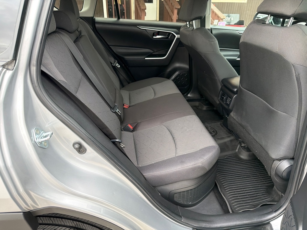 Toyota RAV4 Hybrid XLE 2024
