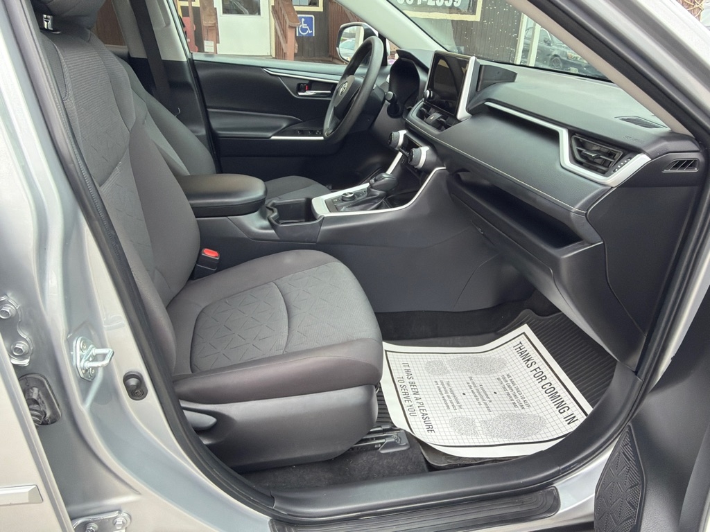 Toyota RAV4 Hybrid XLE 2024