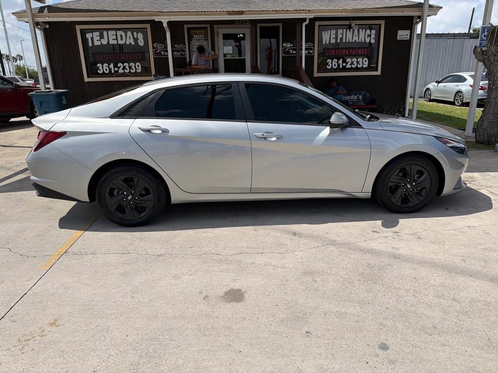 Hyundai Elantra SEL 2021