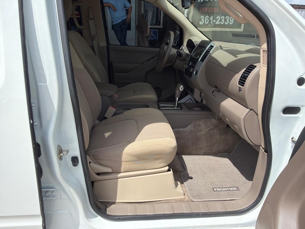 Nissan Frontier S Crew Cab 5AT 2WD 2017