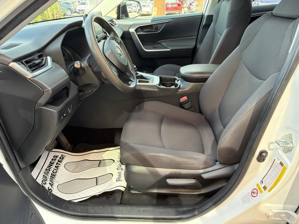 Toyota RAV4 LE 2019