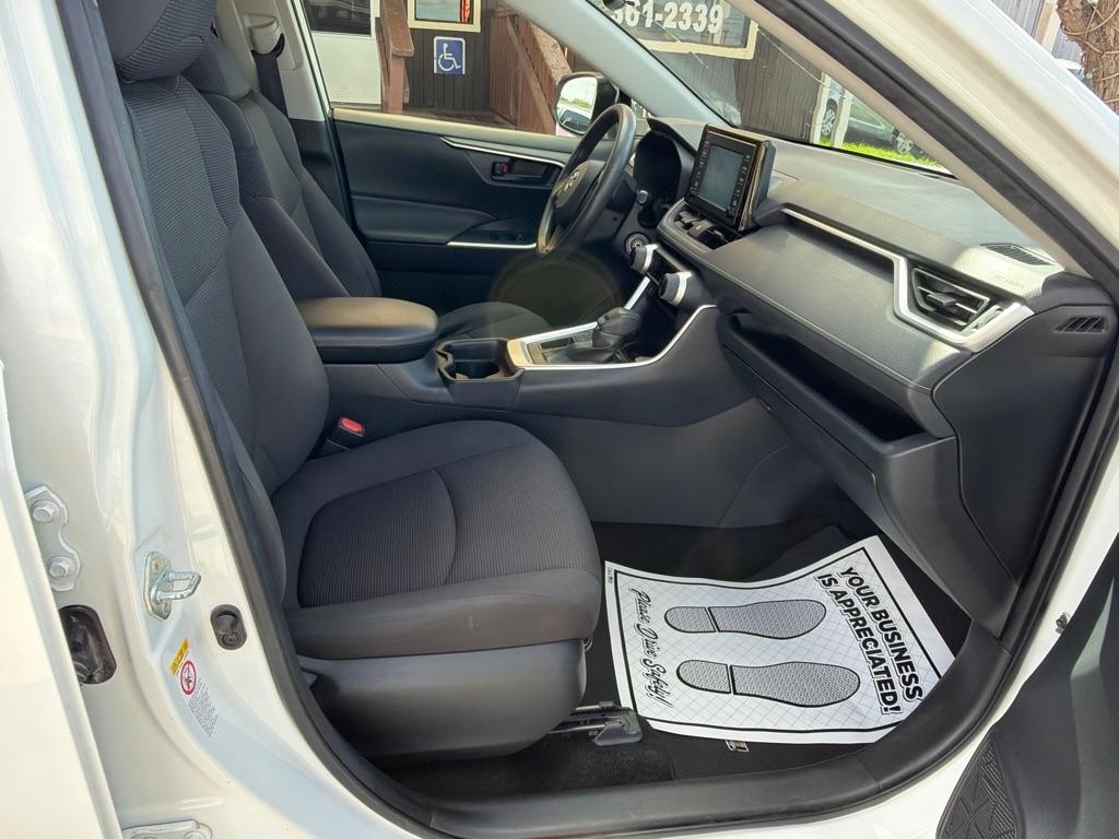 Toyota RAV4 LE 2019