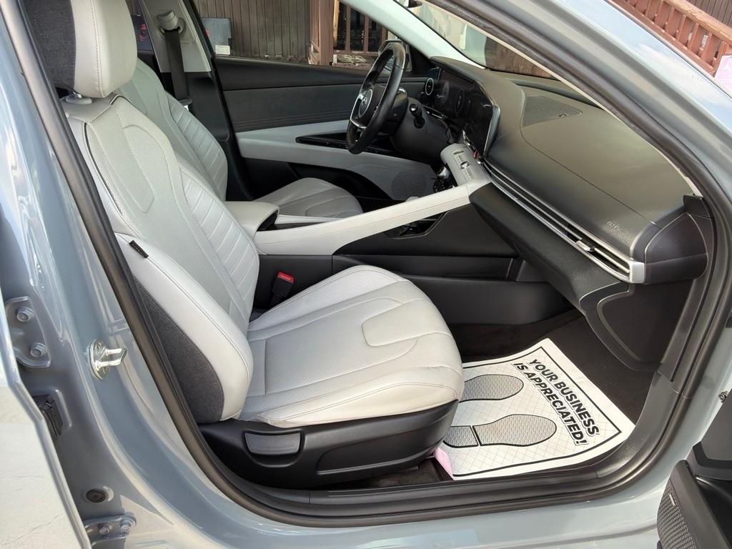 Hyundai Elantra Limited 2022