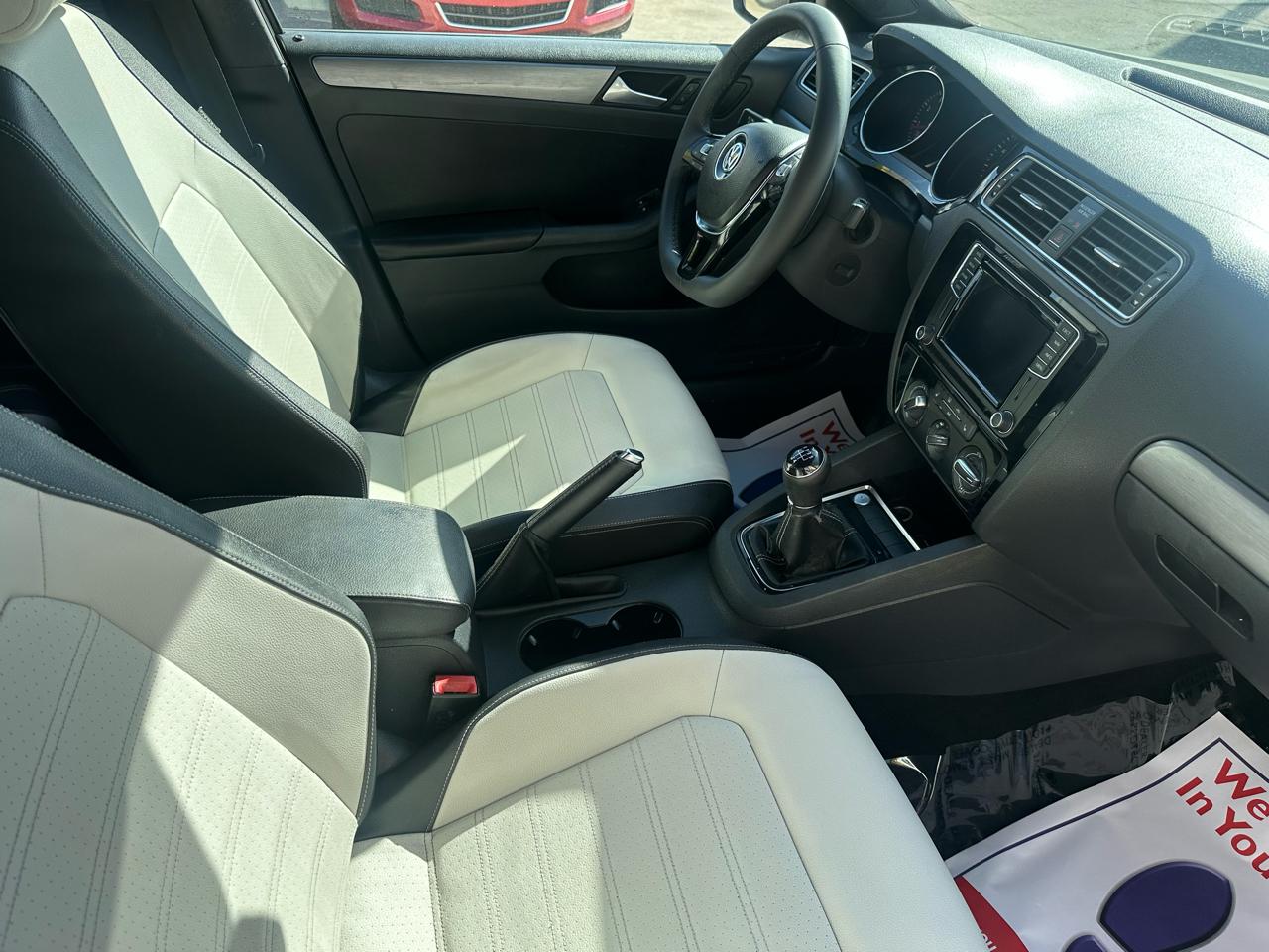 Volkswagen Jetta SE 5M 2016