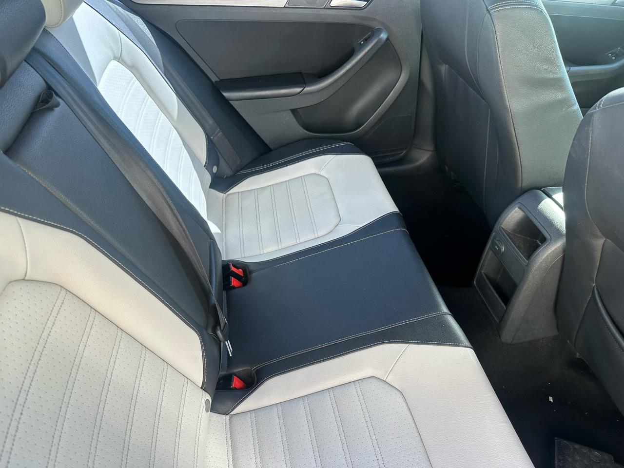 Volkswagen Jetta SE 5M 2016