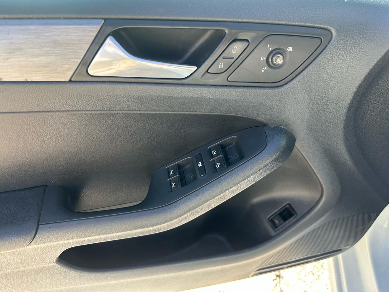 Volkswagen Jetta SE 5M 2016