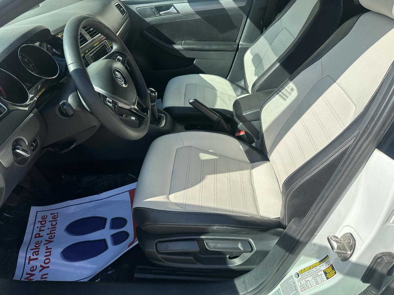 Volkswagen Jetta SE 5M 2016