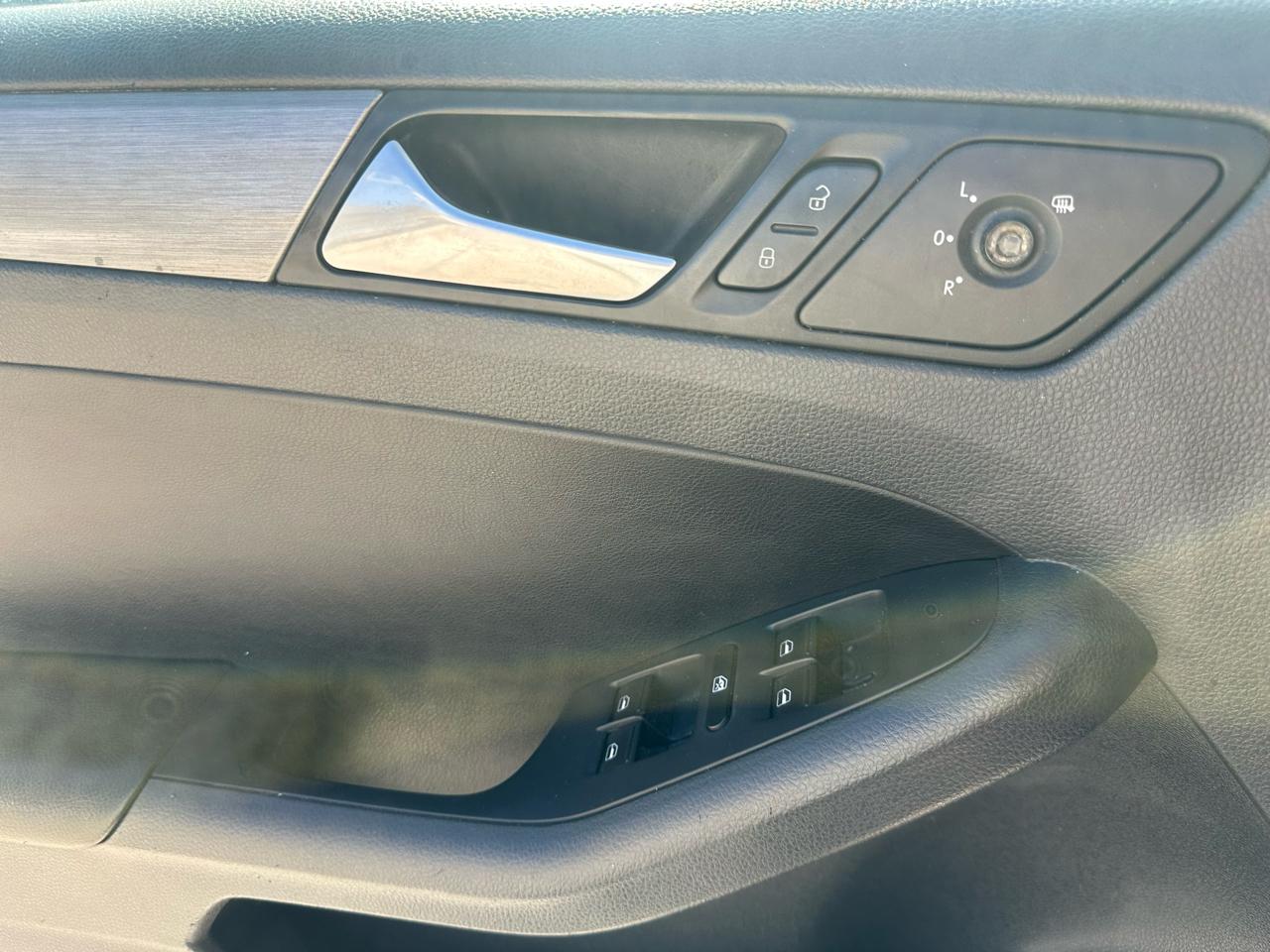 Volkswagen Jetta SE 5M 2016