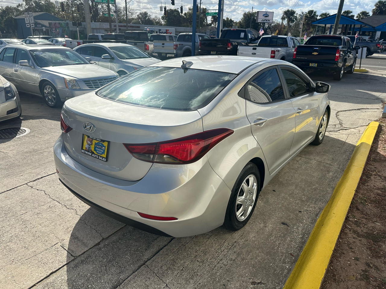Hyundai Elantra SE 6AT 2016