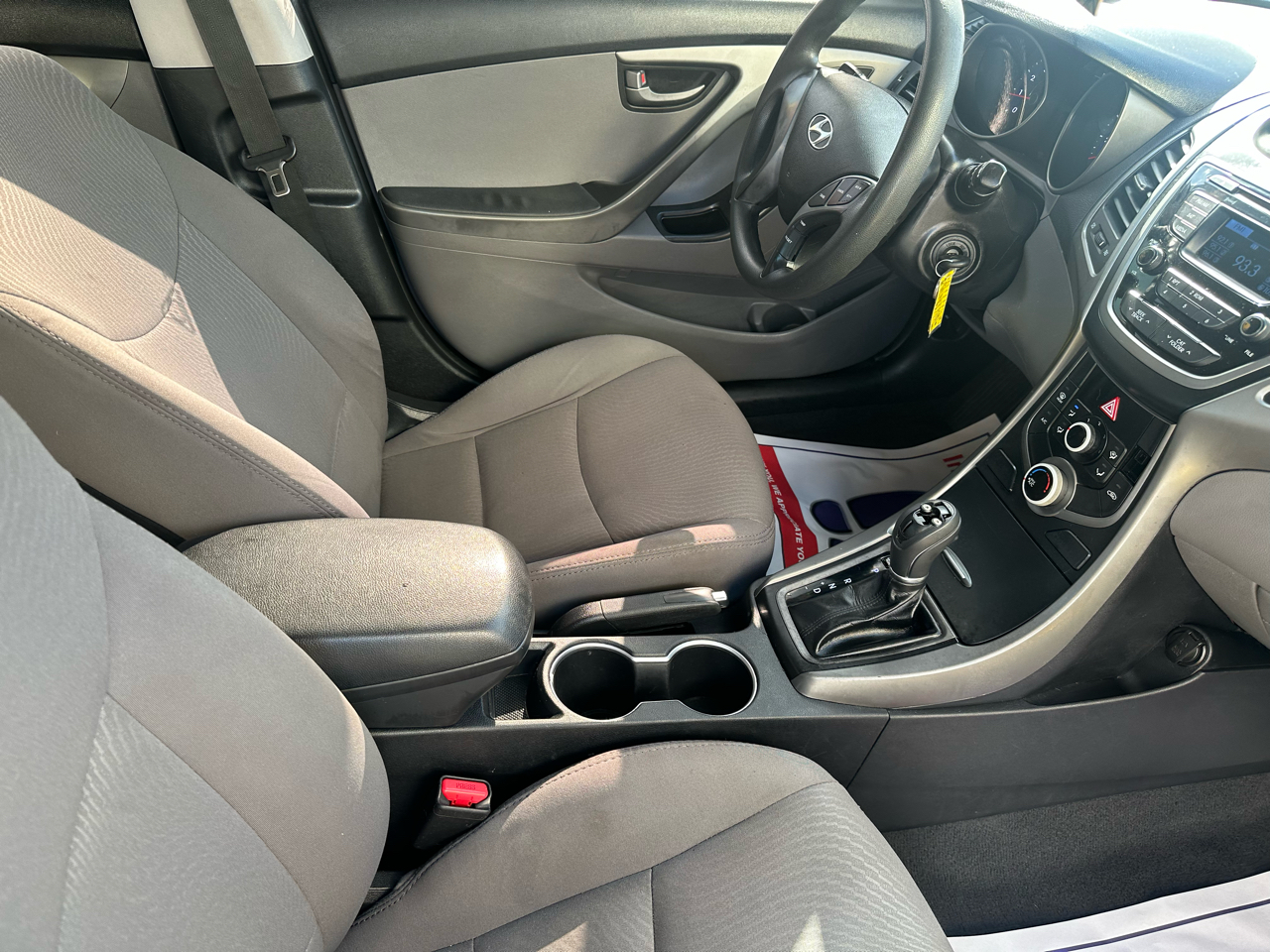 Hyundai Elantra SE 6AT 2016