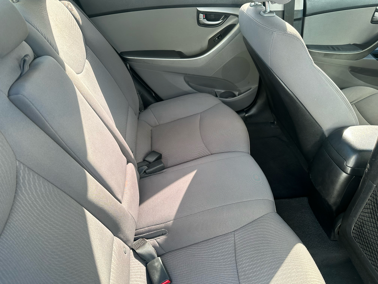 Hyundai Elantra SE 6AT 2016