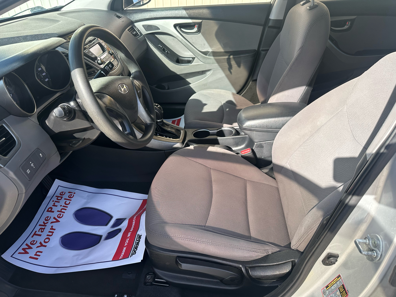 Hyundai Elantra SE 6AT 2016