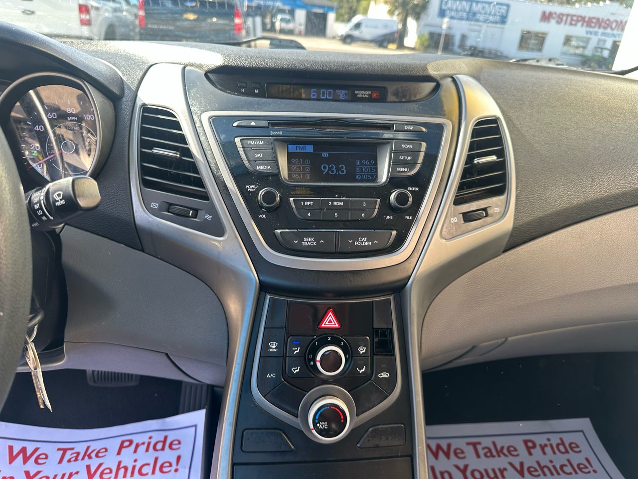 Hyundai Elantra SE 6AT 2016