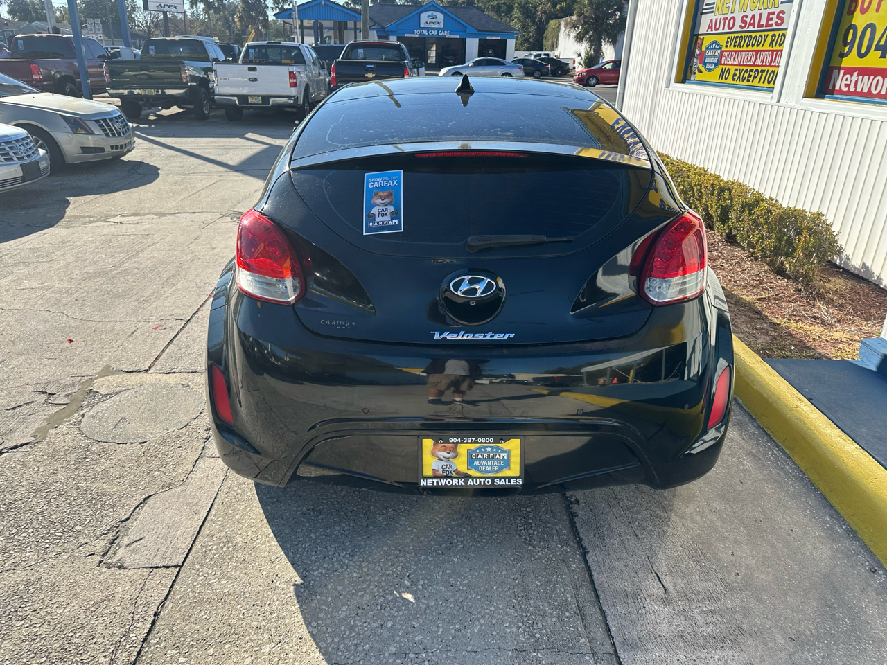 Hyundai Veloster Base 2013