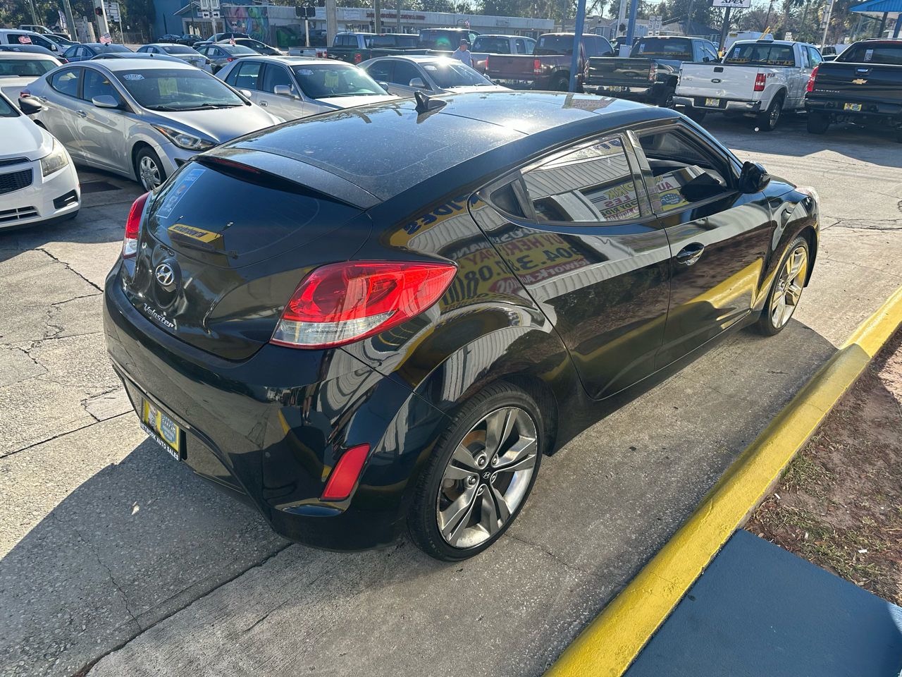 Hyundai Veloster Base 2013