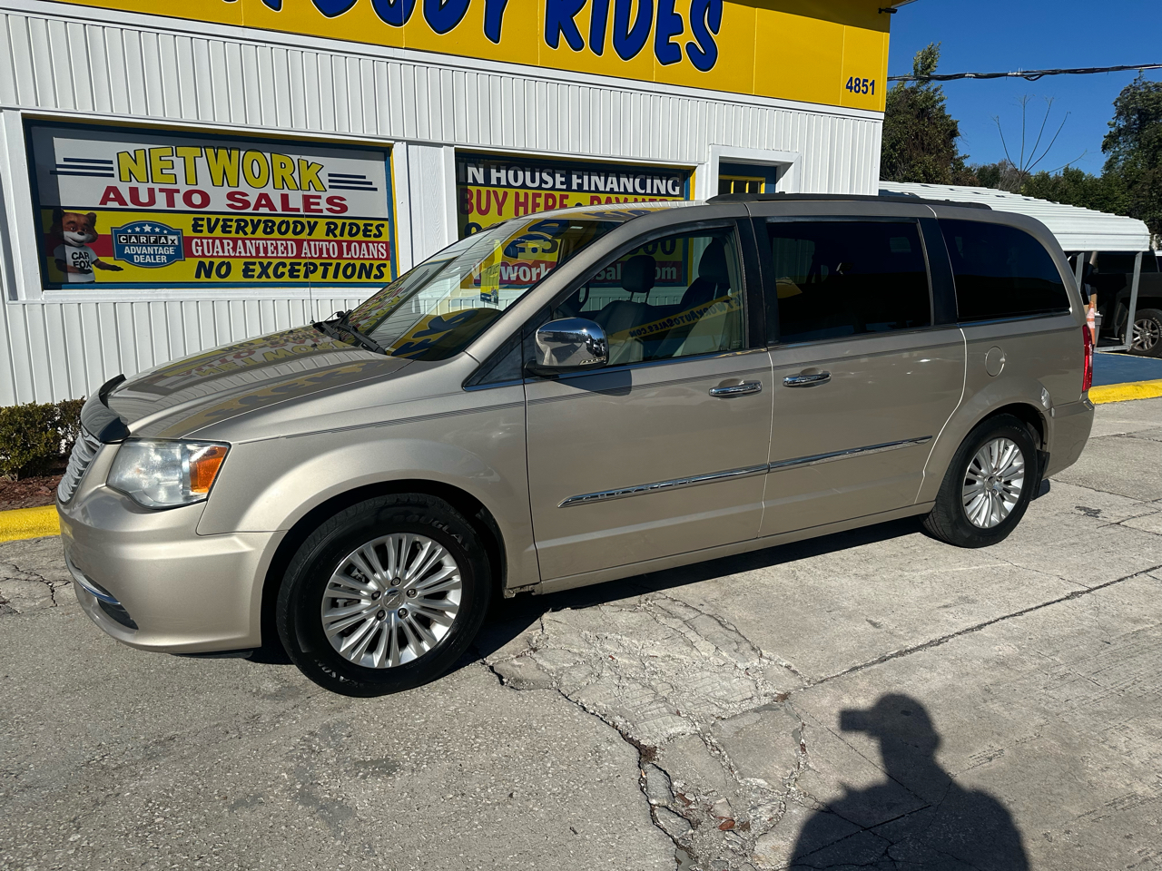 Chrysler Town & Country Touring-L 2012