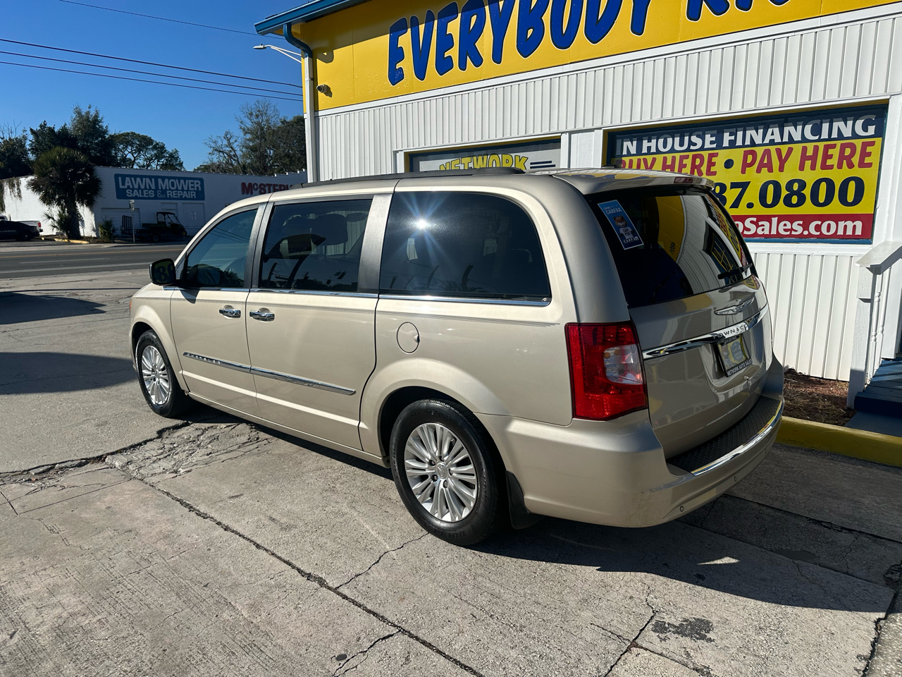 Chrysler Town & Country Touring-L 2012