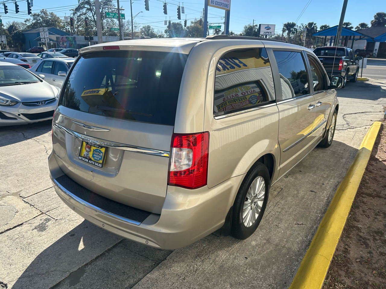 Chrysler Town & Country Touring-L 2012