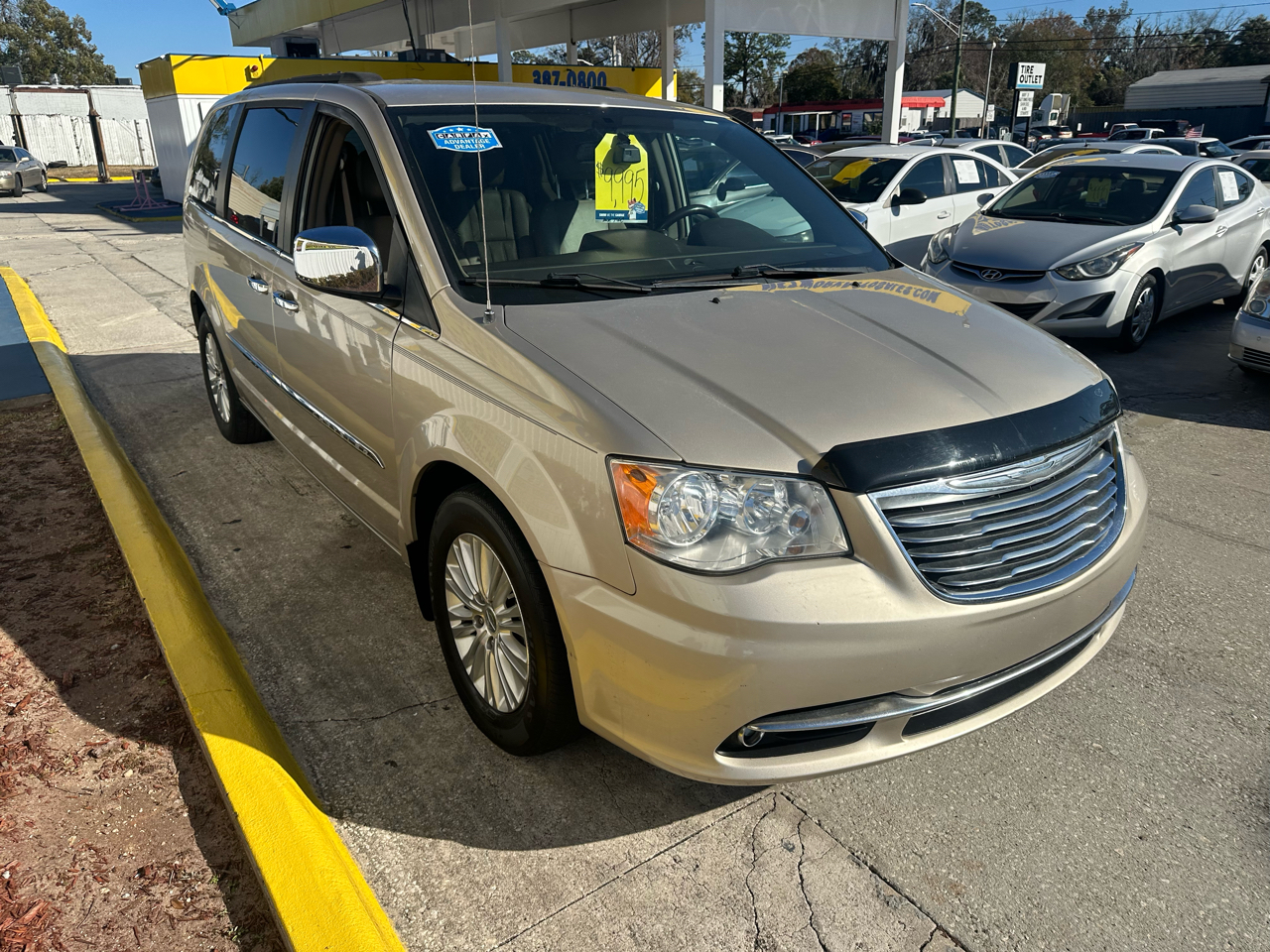 Chrysler Town & Country Touring-L 2012