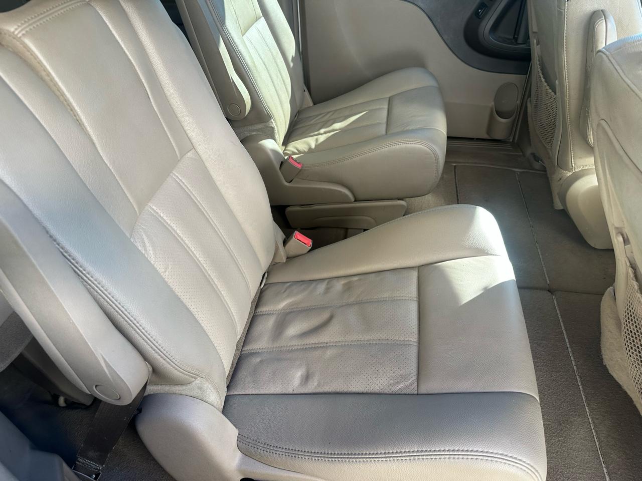 Chrysler Town & Country Touring-L 2012