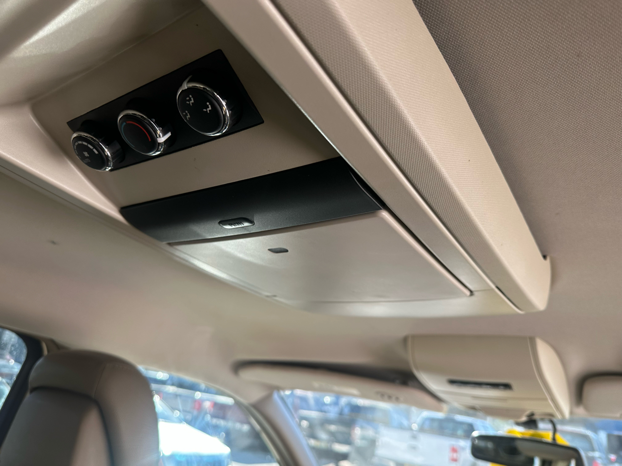 Chrysler Town & Country Touring-L 2012