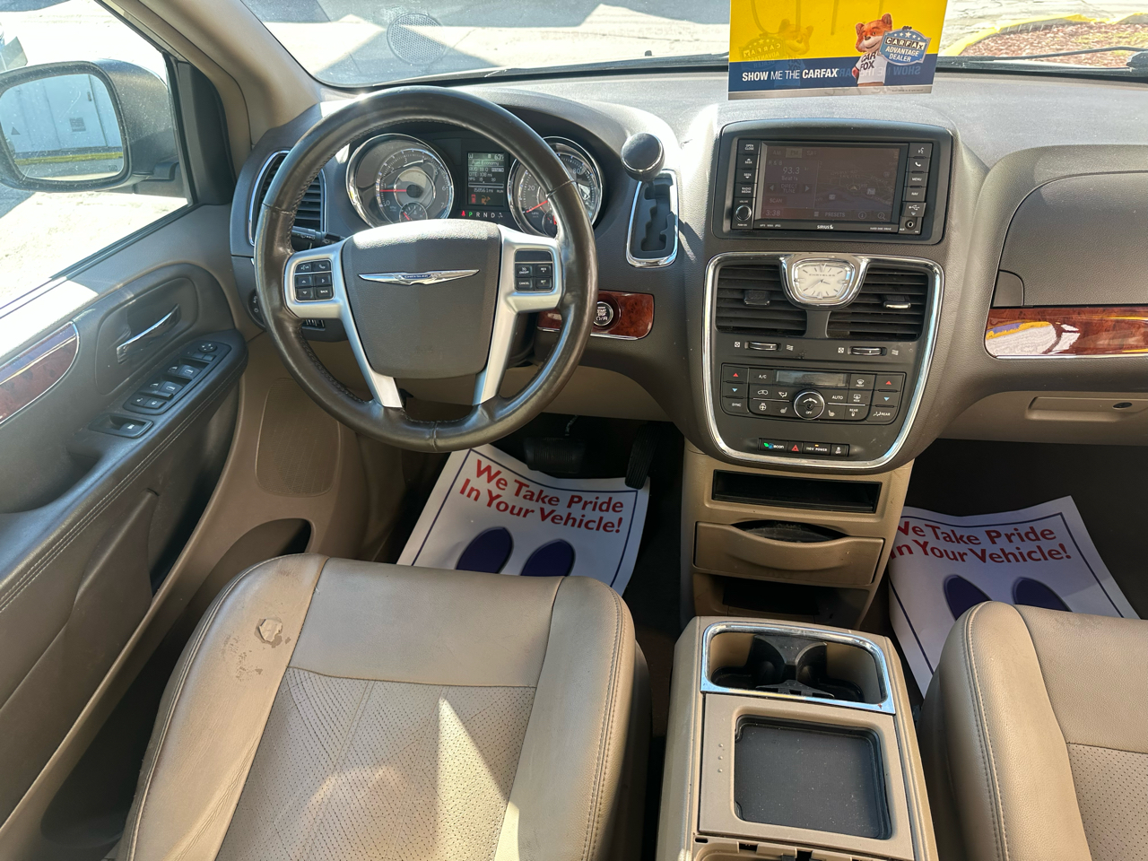 Chrysler Town & Country Touring-L 2012