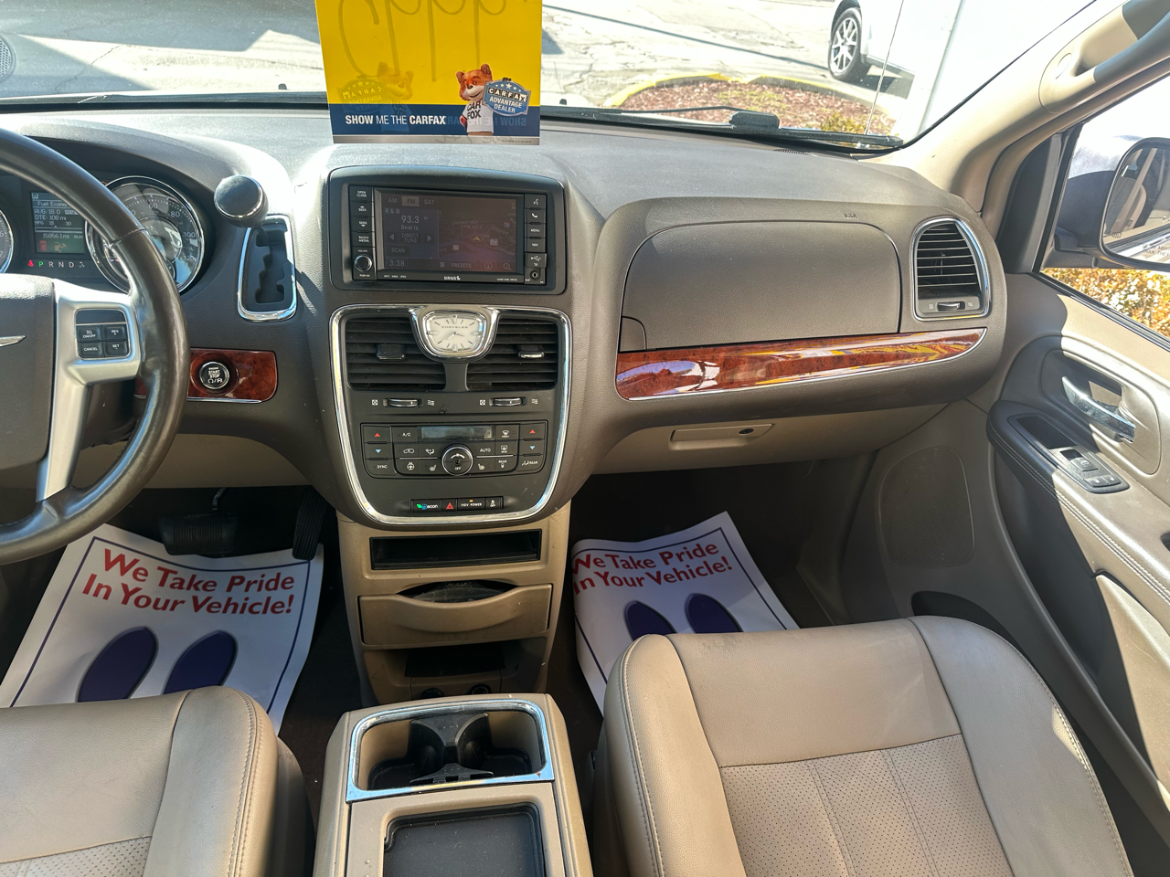 Chrysler Town & Country Touring-L 2012