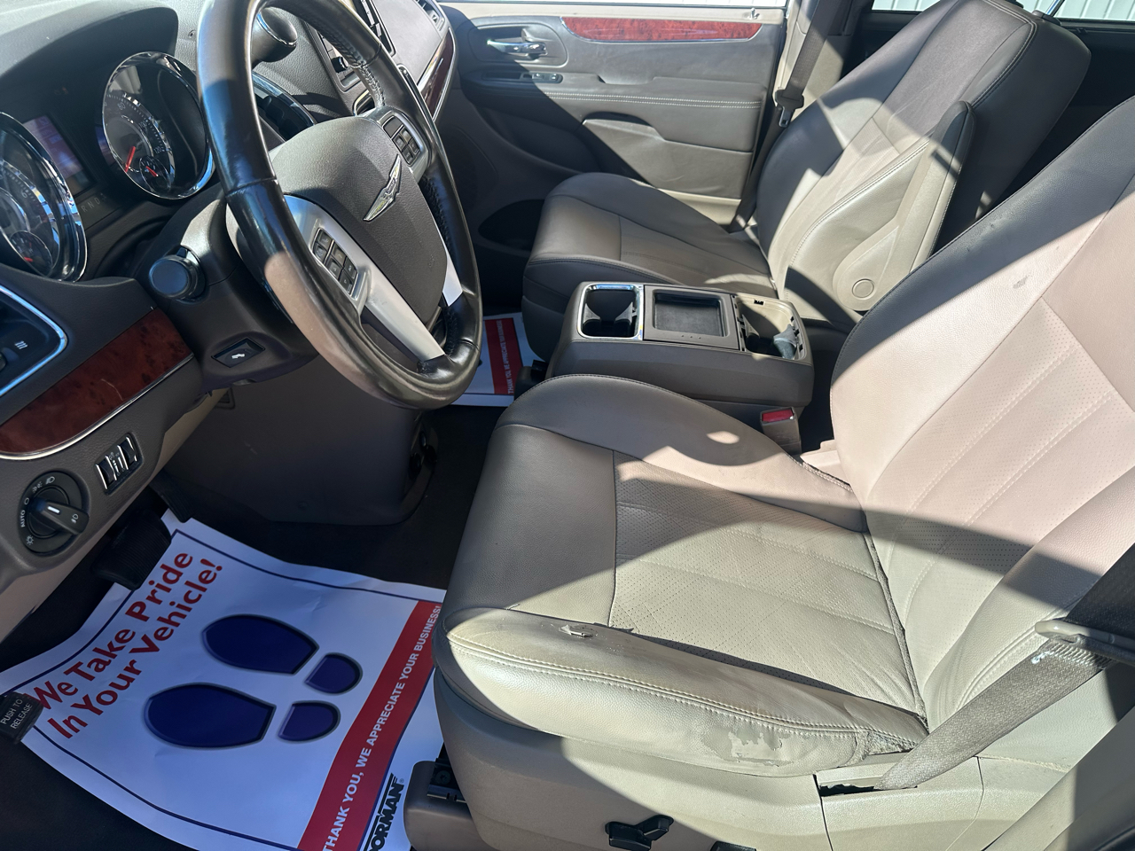 Chrysler Town & Country Touring-L 2012