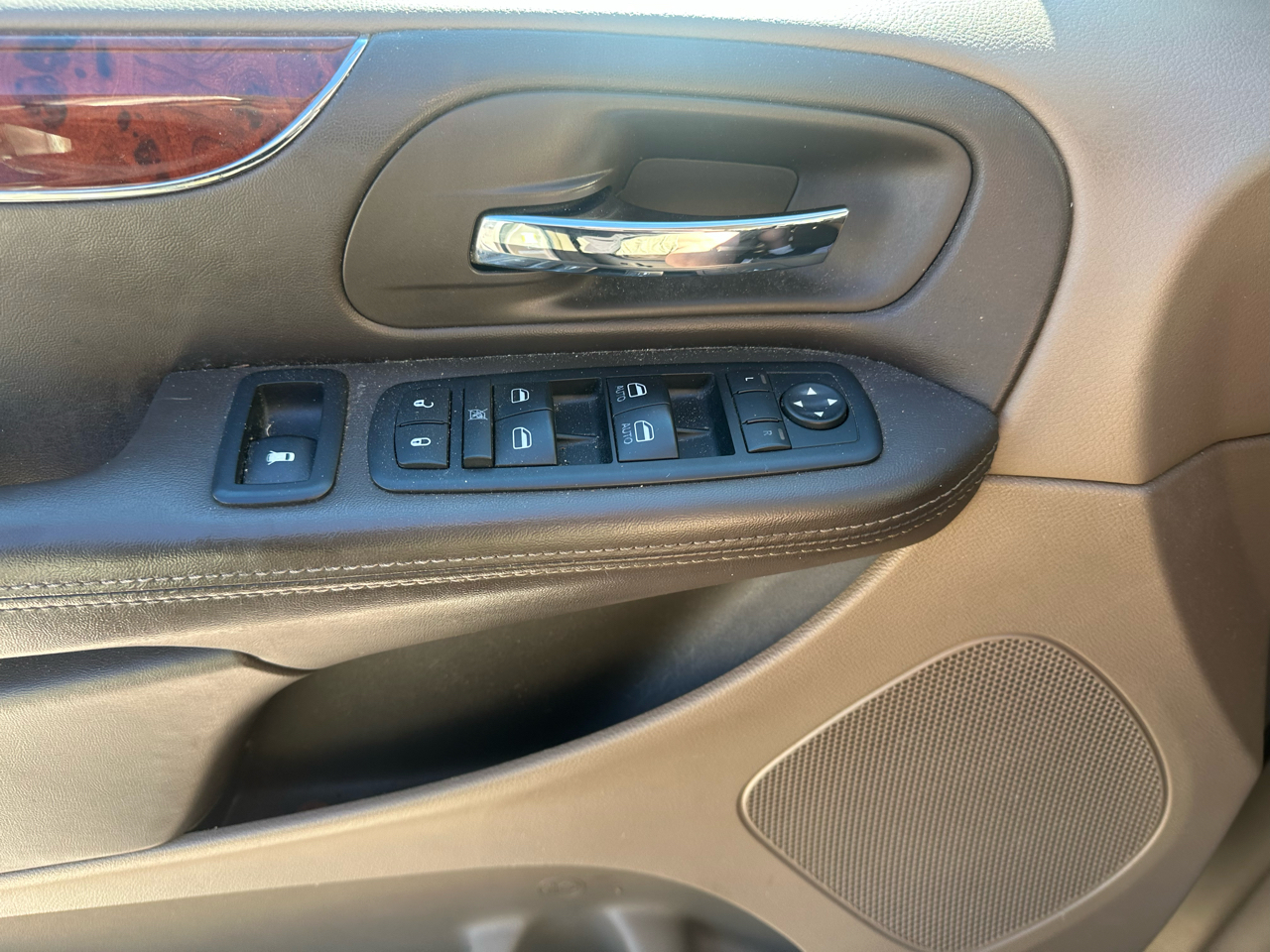 Chrysler Town & Country Touring-L 2012