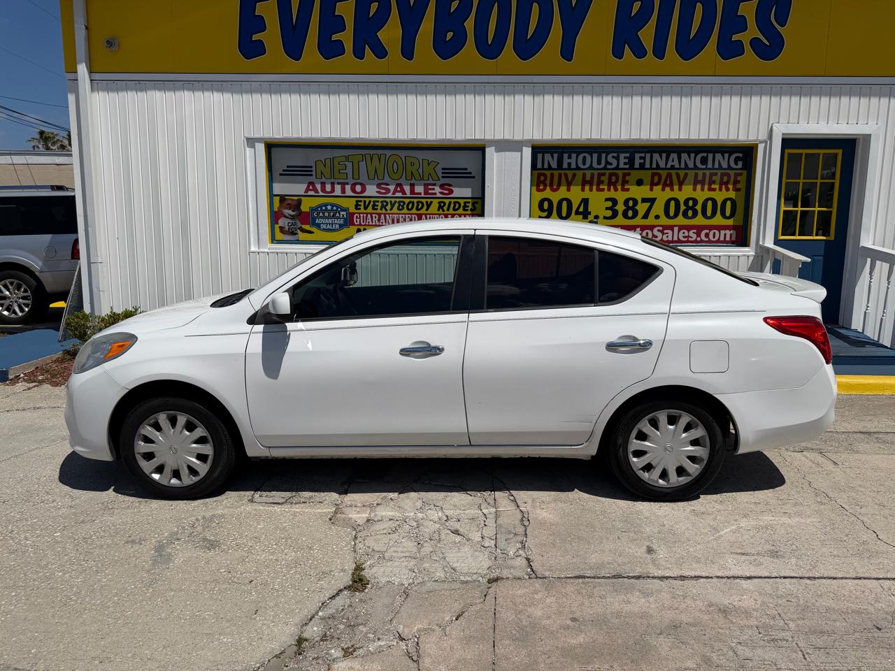 Nissan Versa 1.6 SV Sedan 2013
