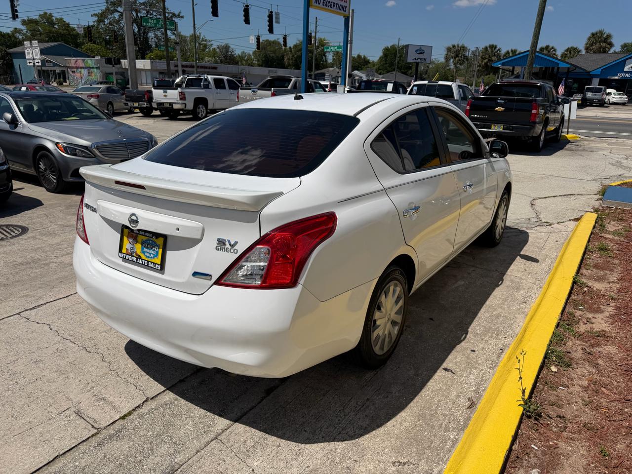 Nissan Versa 1.6 SV Sedan 2013