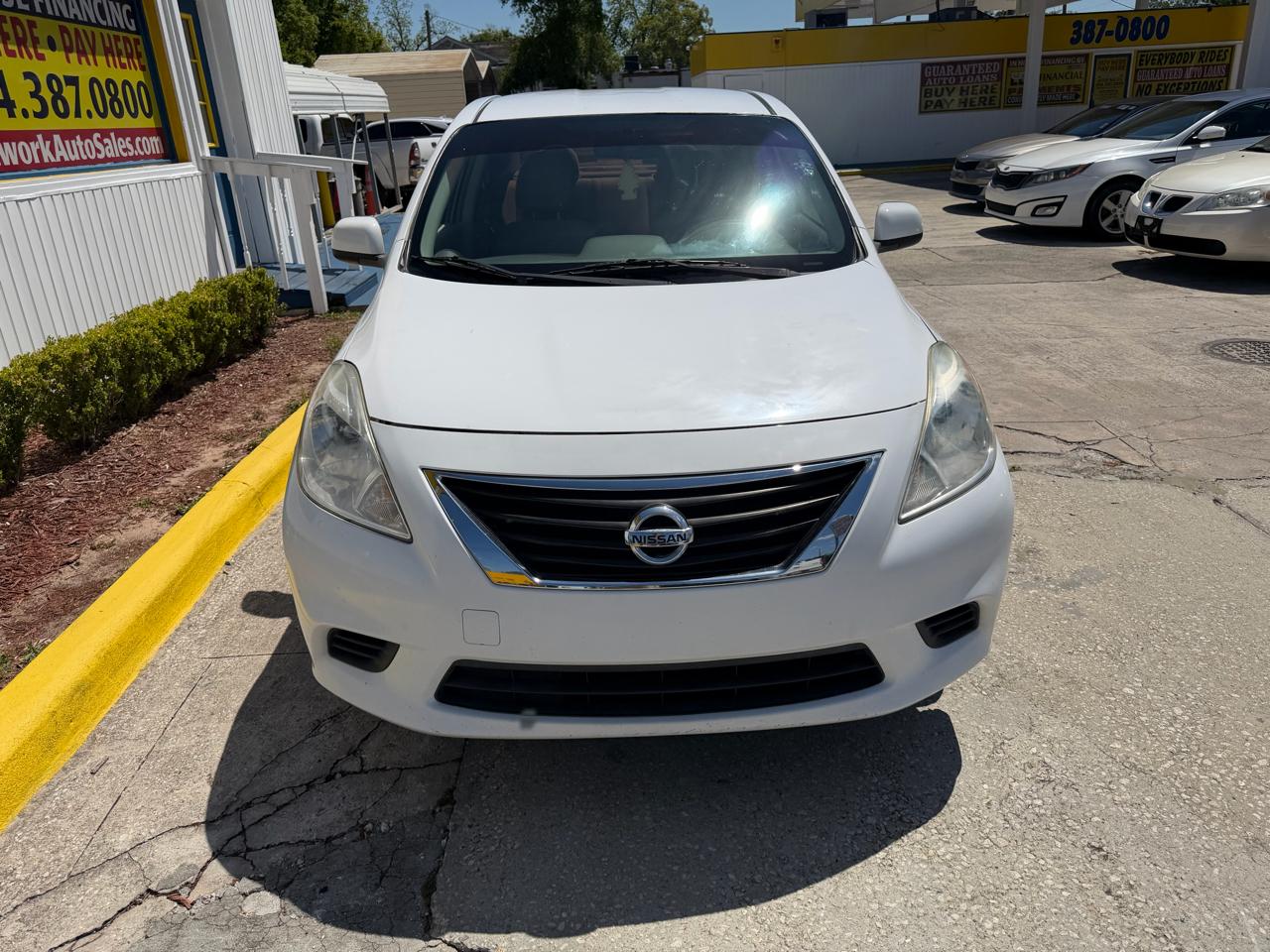 Nissan Versa 1.6 SV Sedan 2013