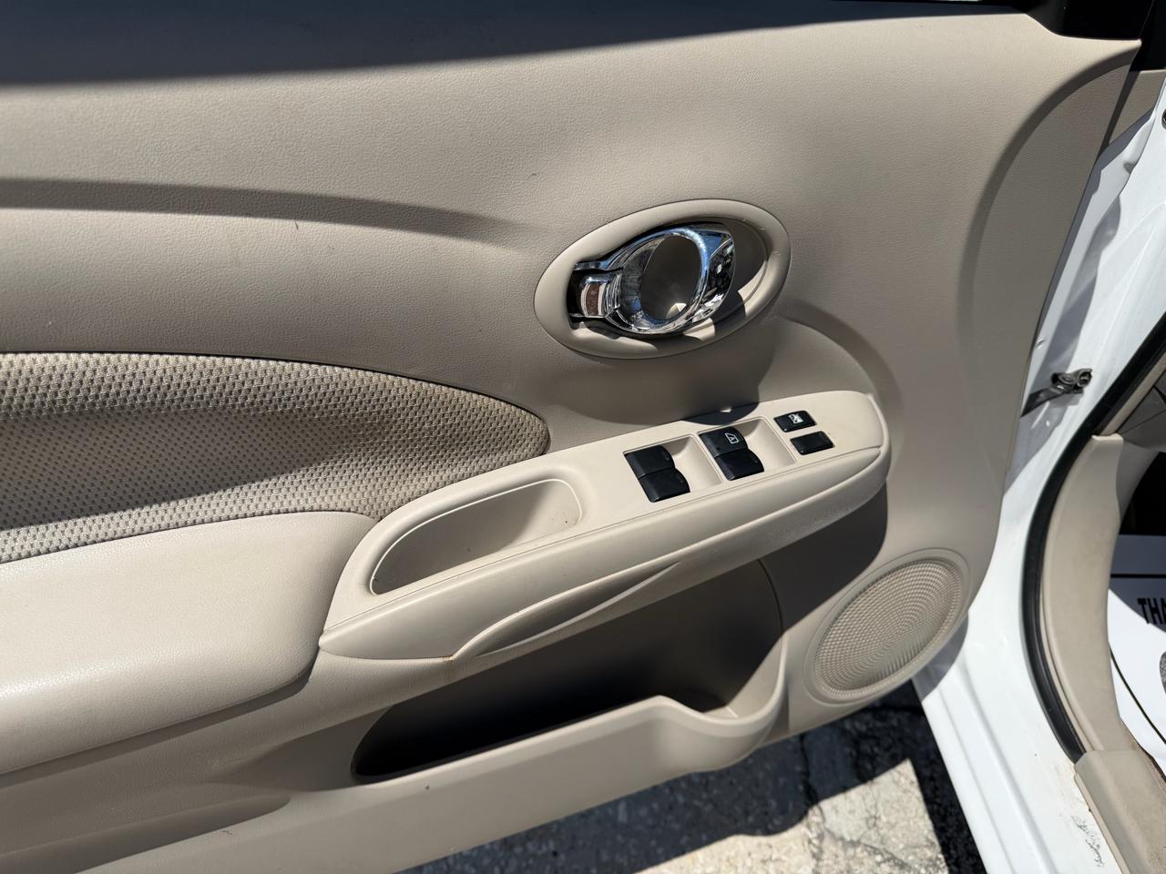 Nissan Versa 1.6 SV Sedan 2013