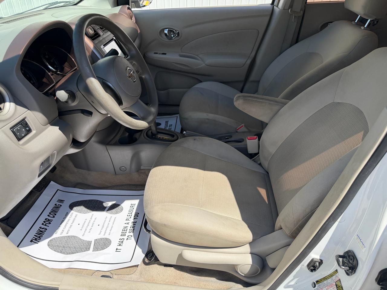 Nissan Versa 1.6 SV Sedan 2013