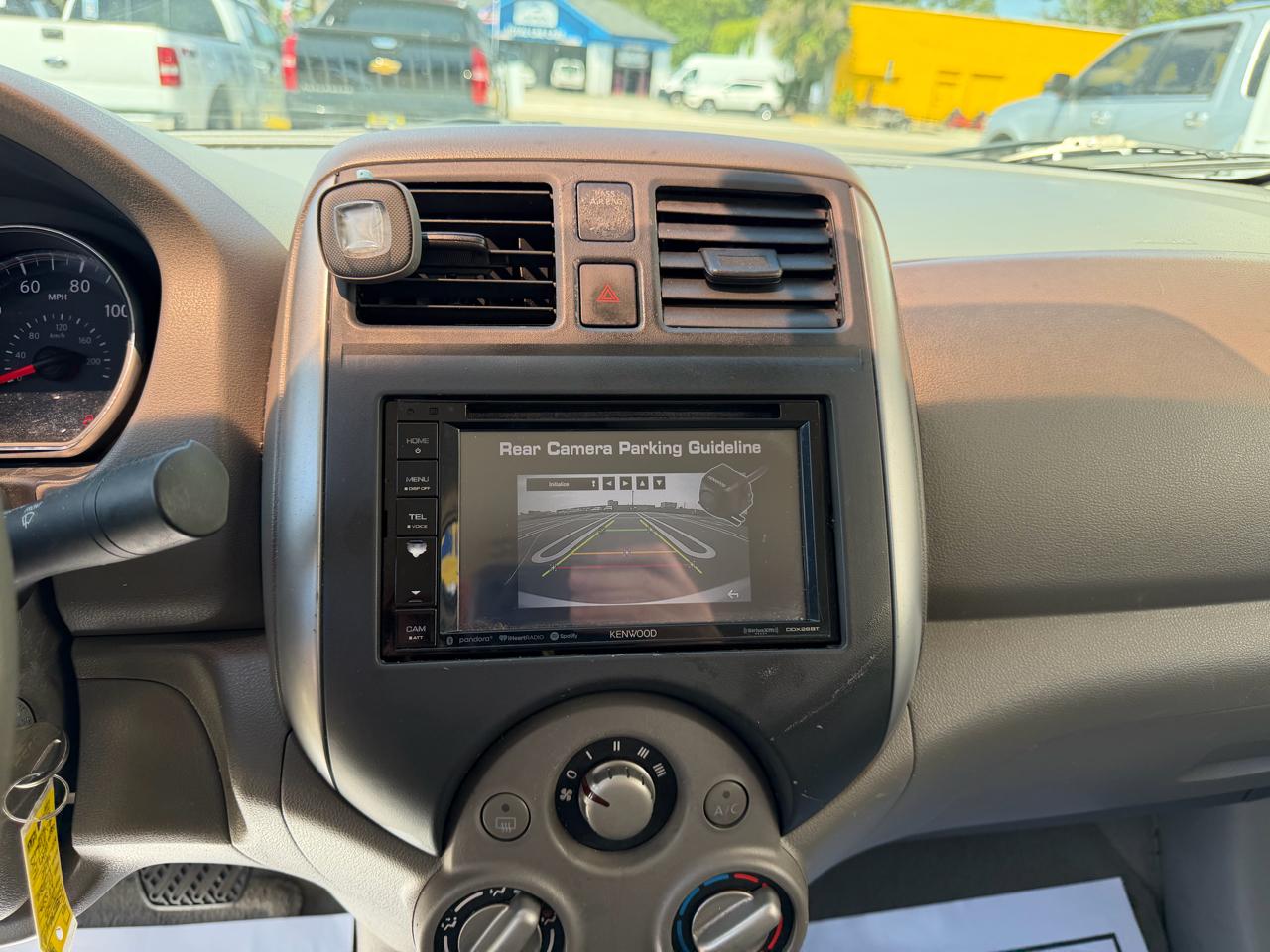 Nissan Versa 1.6 SV Sedan 2013