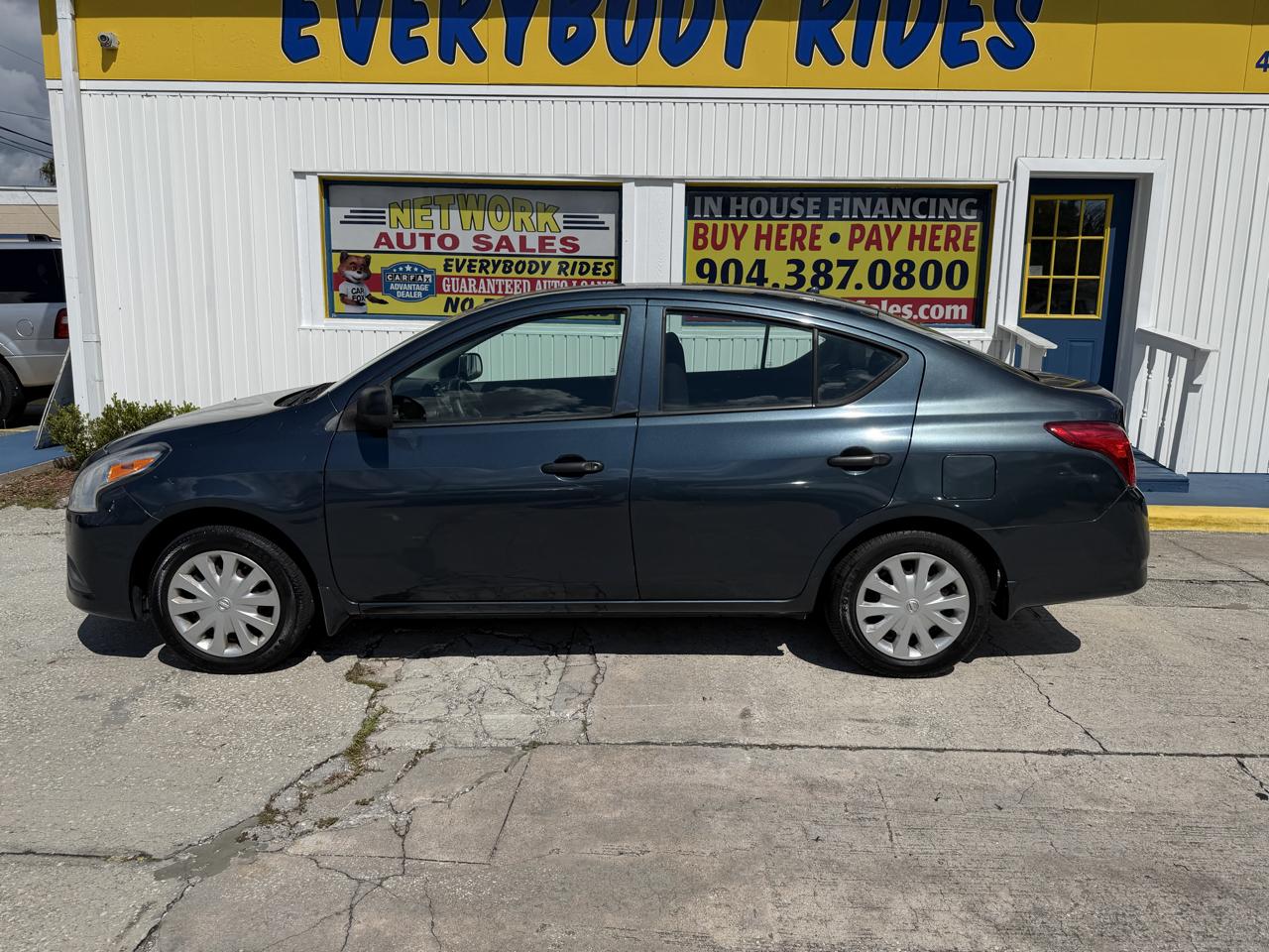 Nissan Versa  2015