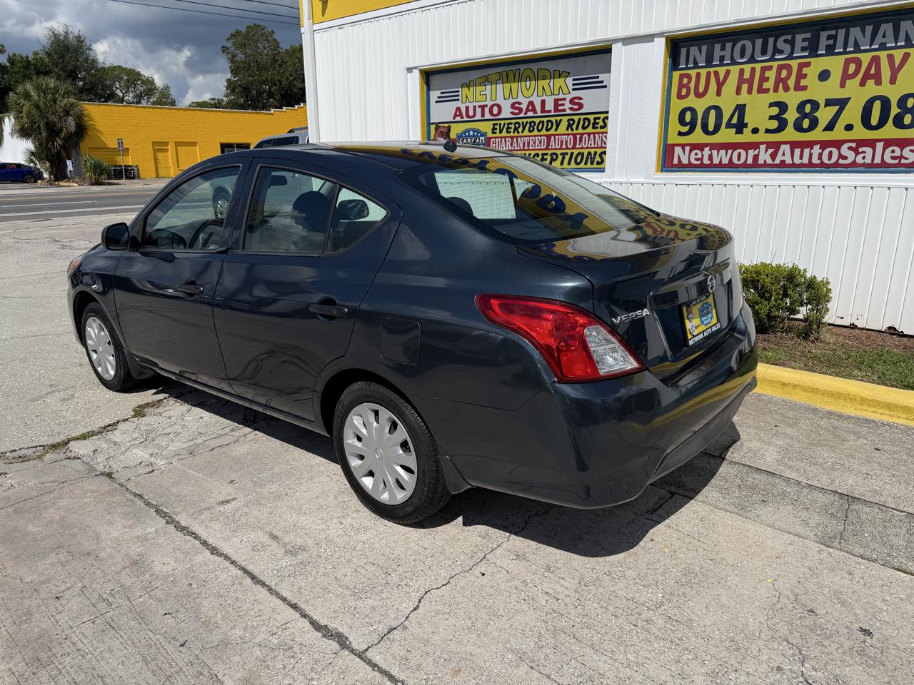 Nissan Versa  2015