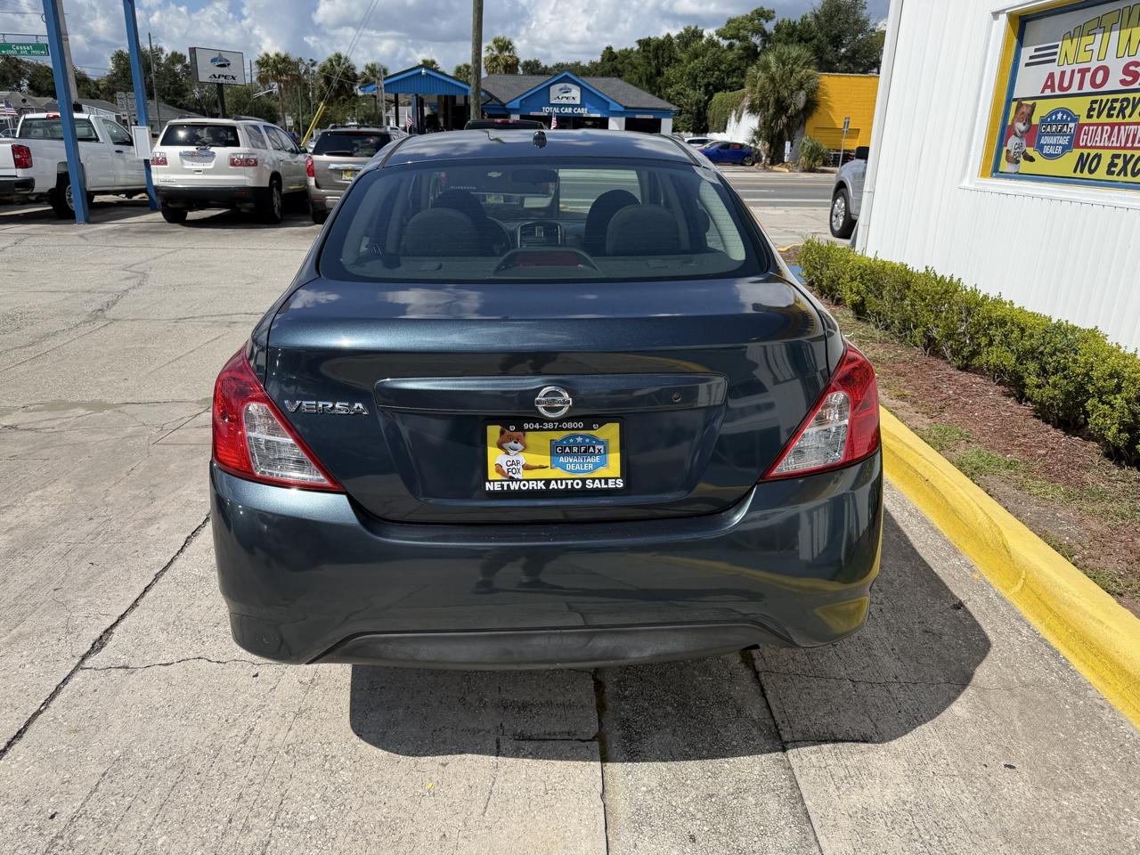 Nissan Versa  2015