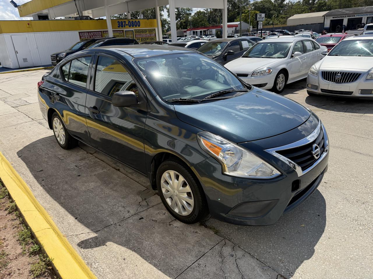 Nissan Versa  2015
