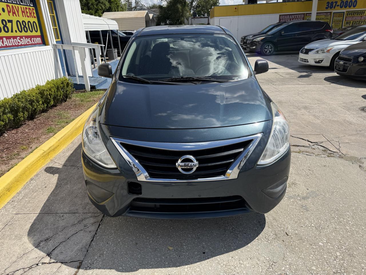 Nissan Versa  2015