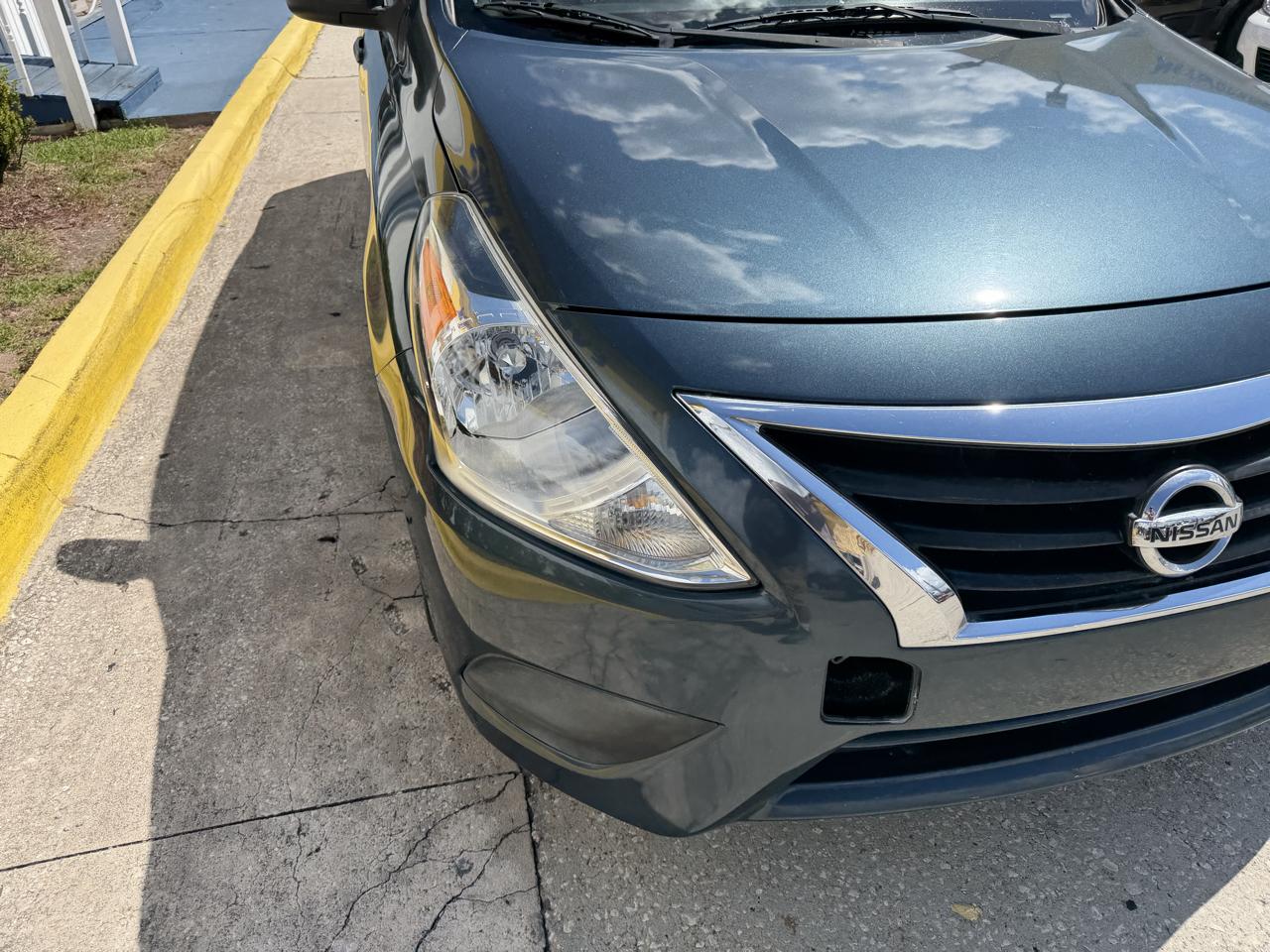 Nissan Versa  2015
