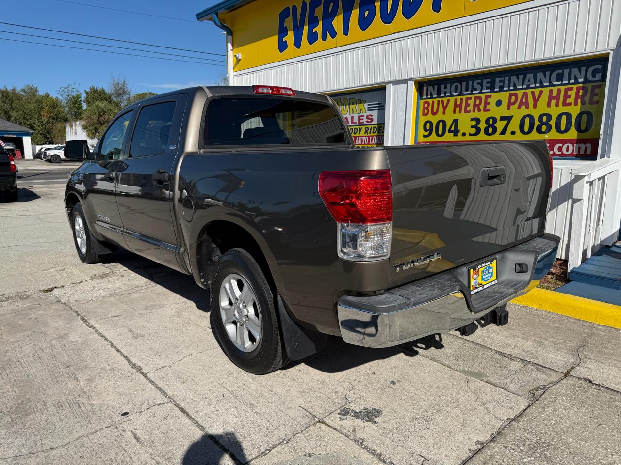 Toyota Tundra Tundra-Grade CrewMax 5.7L 2WD 2010