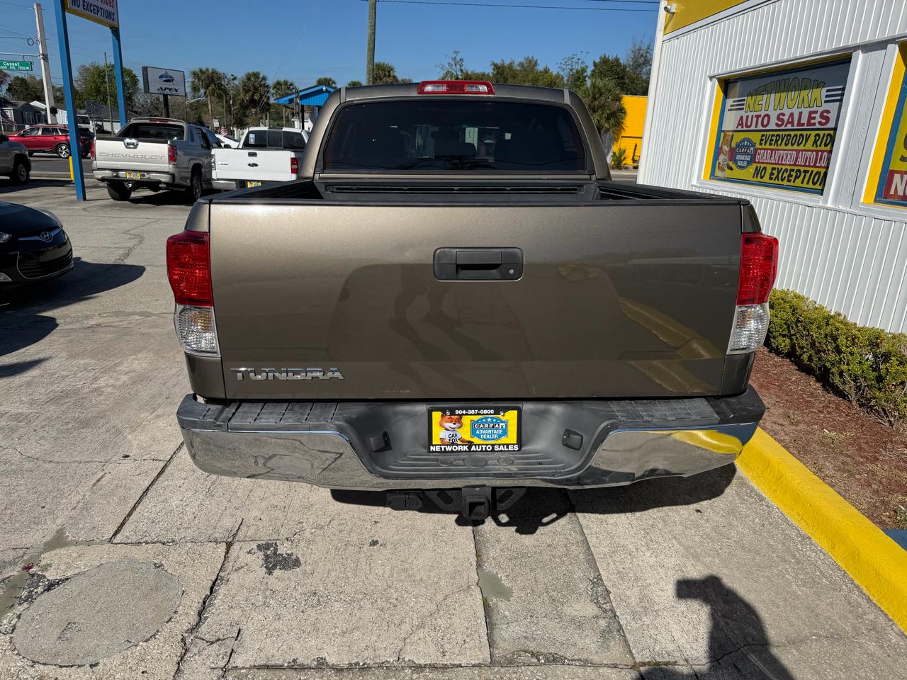 Toyota Tundra Tundra-Grade CrewMax 5.7L 2WD 2010