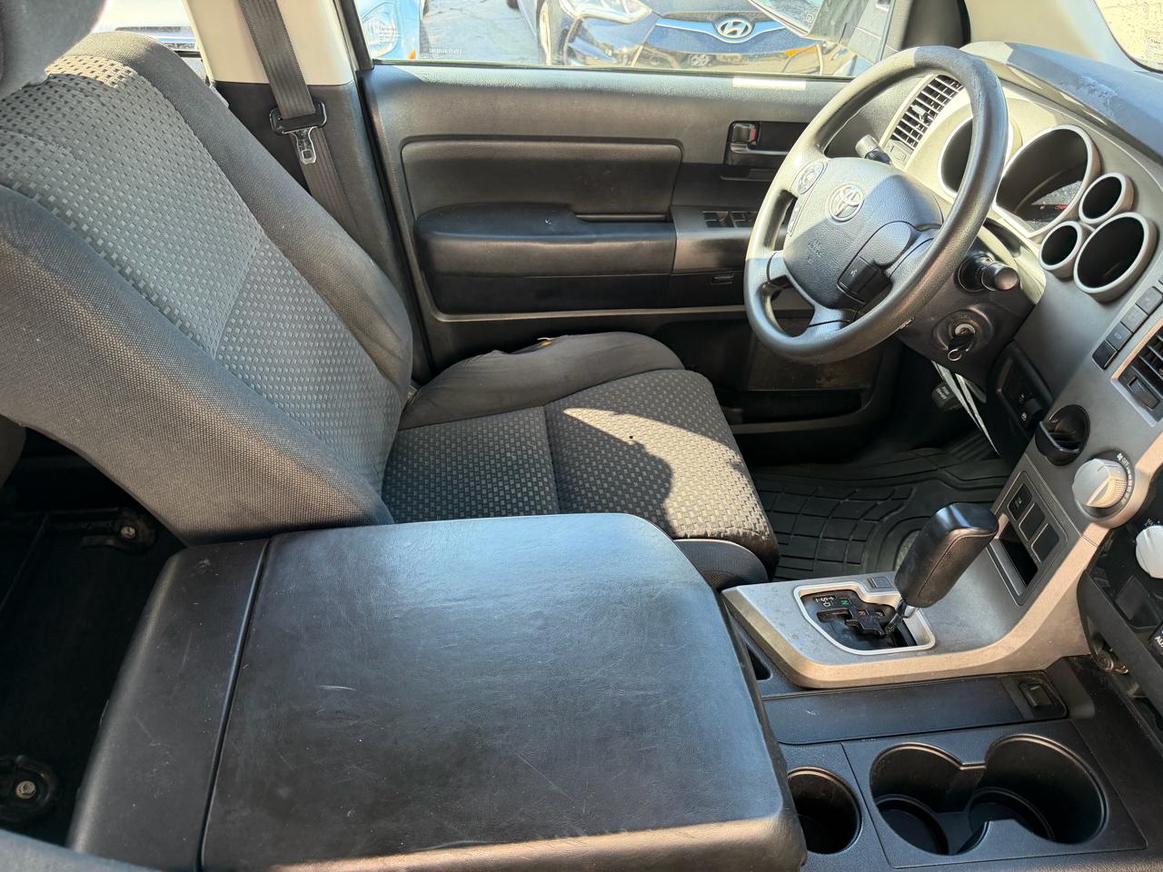 Toyota Tundra Tundra-Grade CrewMax 5.7L 2WD 2010