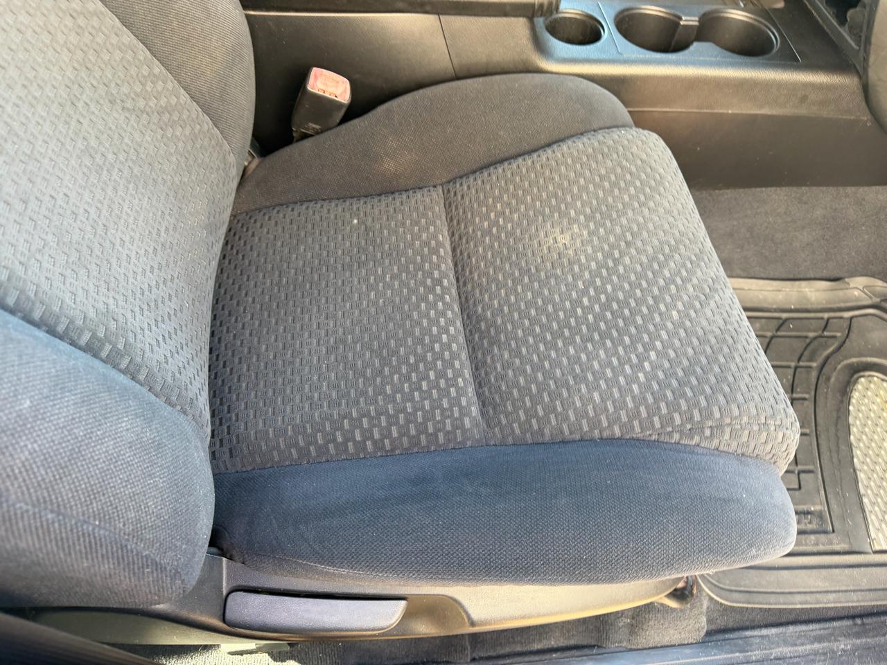 Toyota Tundra Tundra-Grade CrewMax 5.7L 2WD 2010