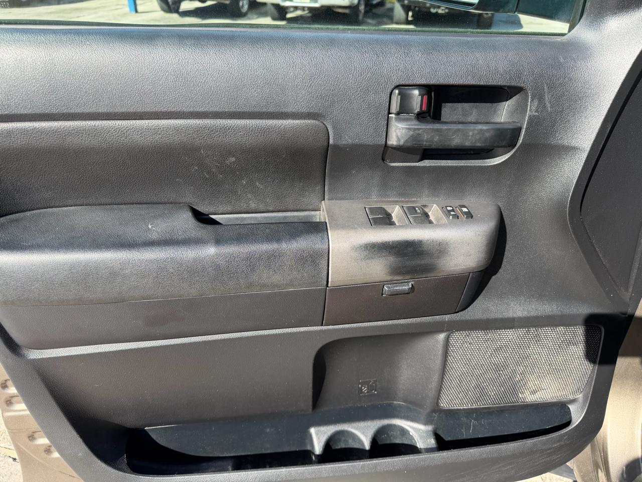 Toyota Tundra Tundra-Grade CrewMax 5.7L 2WD 2010