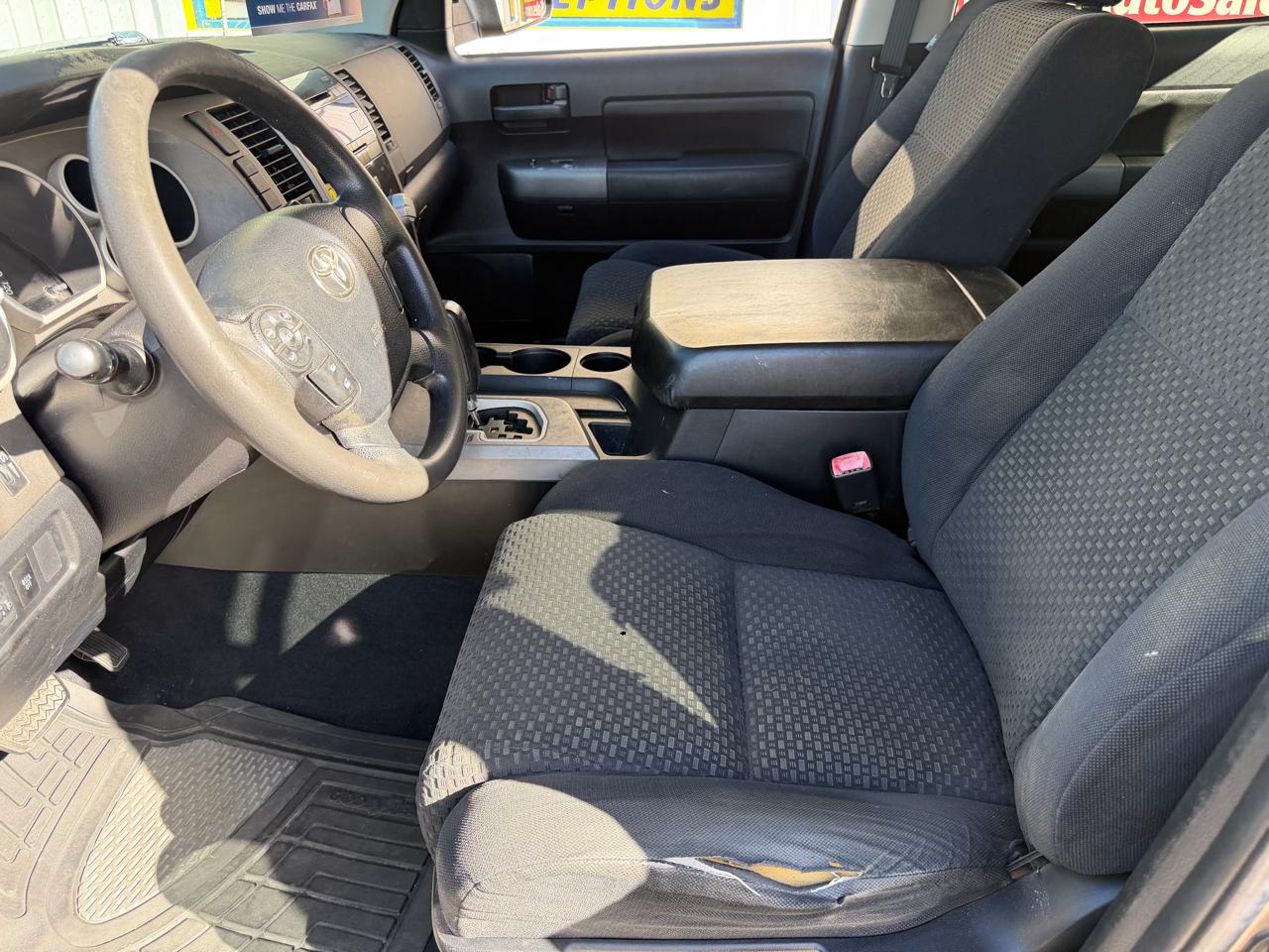 Toyota Tundra Tundra-Grade CrewMax 5.7L 2WD 2010