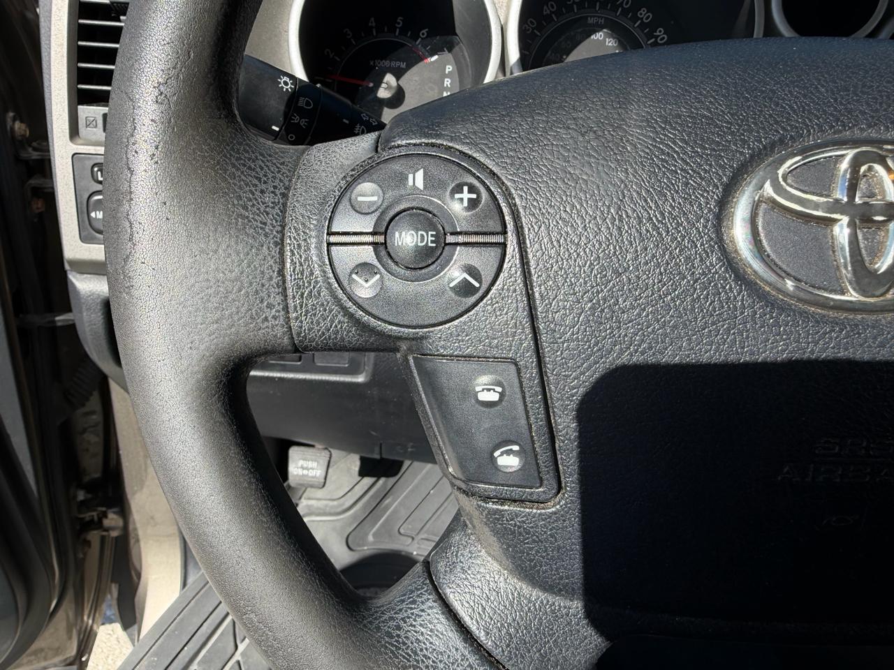 Toyota Tundra Tundra-Grade CrewMax 5.7L 2WD 2010