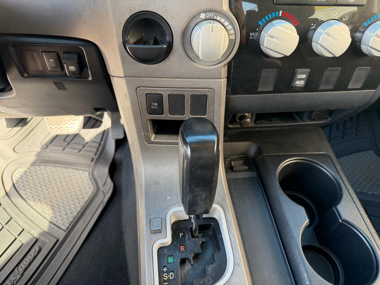 Toyota Tundra Tundra-Grade CrewMax 5.7L 2WD 2010