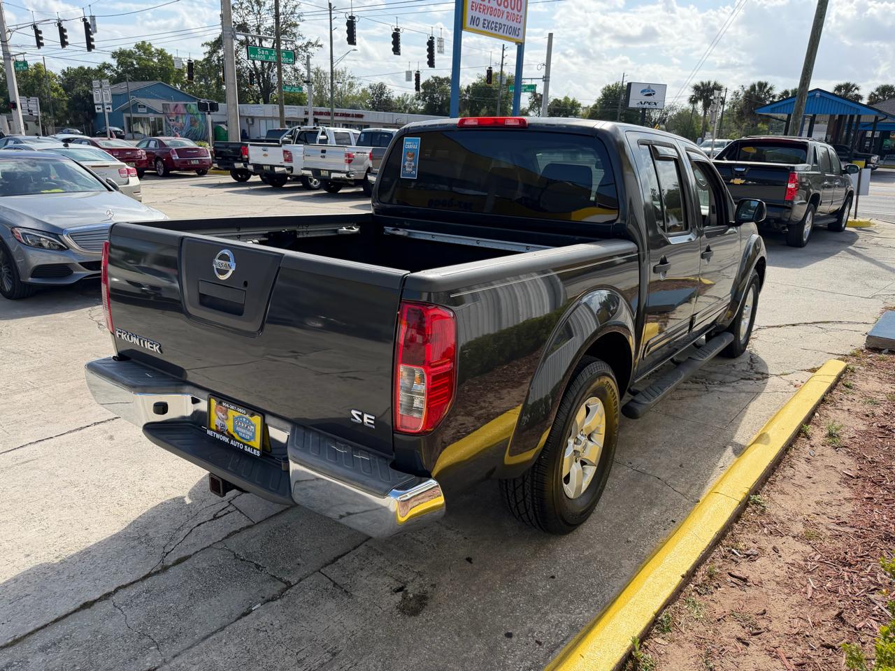 Nissan Frontier LE Crew Cab 2WD 2010